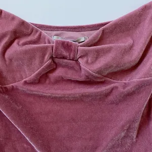 Kimchi Blue UO Esme Pink Velvet Off The Shoulder Knot Front Crop Top Wmns Medium thumbnail 10