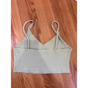 Reformation Sage Green Ribbed Crop Cami V-Neck Tank Top Medium‎ thumbnail 2