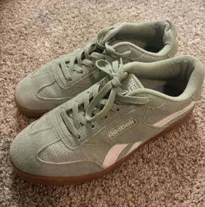 Reebok Sneakers thumbnail 1