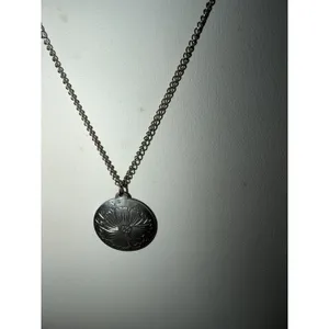 Kirk Stieff Pewter Floral Engraved‎ Disc Pendant on Chain Necklace thumbnail 2