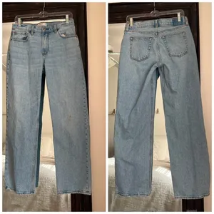Abercrombie & Fitch The Baggy Low Rise Lightwash Jeans thumbnail 3