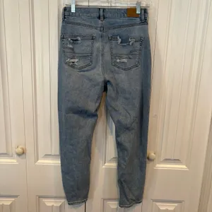 American Eagle Curvy Mom Jeans Size 4‎ Short thumbnail 2