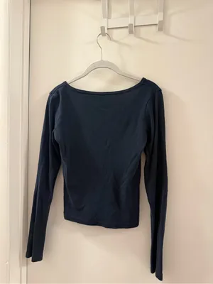 Brandy Melville Navy Long-Sleeve Henley Crop Top thumbnail 4