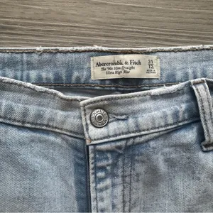 Abercrombie & Fitch 90s Slim Straight Ultra High Rise Womens Size 31/12R thumbnail 3