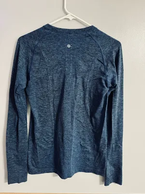 lululemon athletica Women's Heathered Blue Long-Sleeve Tee Size 8 thumbnail 2