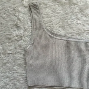 Aritzia Babaton Top Sculpt Knit One-Shoulder Cropped Tank Tight-fit Sz XS thumbnail 6
