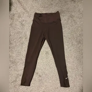 Women’s Nike Size Medium Ankle Mesh Brown Leggings thumbnail 2