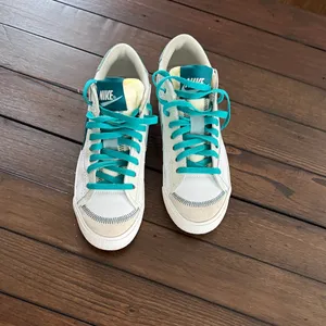 Nike Women’s Blazer Low ’77 Jumbo White Teal Green Leather Sneakers Size 11 thumbnail 2