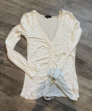Ambiance Womens Medium White Long Sleeve Blouse Scrunches up Middle V Neck thumbnail 1