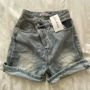 12th Tribe asymmetric waist jean shorts thumbnail 3