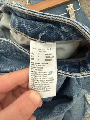 American Eagle Women's Mom Jeans Distressed Baggy Medium Wash Size 2 thumbnail 6