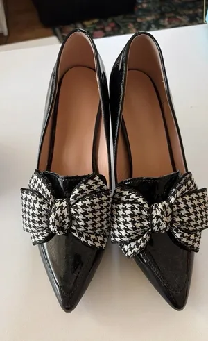Source Unknown black patent pointed-heels with prominent black-and-white houndstooth bows thumbnail 1