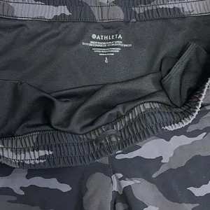 Athleta Racer Run Mid Rise Short 4” Black Camo Size Large thumbnail 5