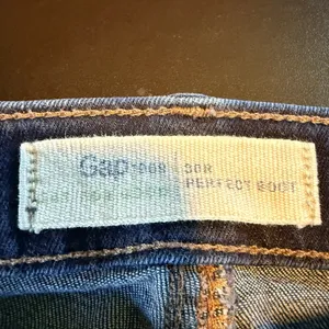 Gap Perfect Boot Size 30R (10) Jeans Dark Blue Wash Mid Rise thumbnail 3