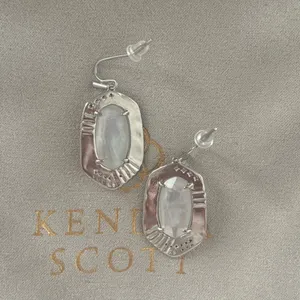 NWOT Kendra Scott Anna Silver Drop Earring In Gray Illusion thumbnail 4