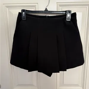 English Factory Mini Pleated Skort Size Medium thumbnail 2