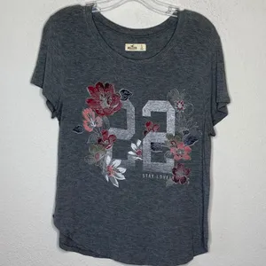 Hollister "Stay‎ Lovely" Shirt thumbnail 4