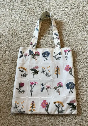 Floral Embroidered Tote White thumbnail 1