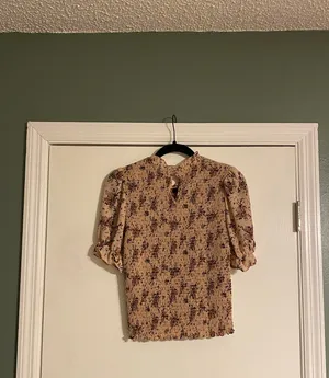 NWOT Light Pink Floral Scrunch Blouse thumbnail 5
