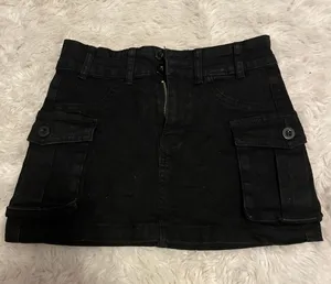 Shein Black cargo skirt thumbnail 1