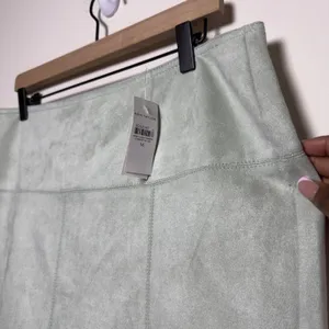 NEW Ann Taylor Women Skirt 14 Green Faux Suede A-Line‎ Midi Western Boho Office thumbnail 3