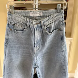 Stradivarius Mom Slim Fit Jeans thumbnail 2