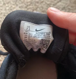 Nike Tennis Shoes thumbnail 4