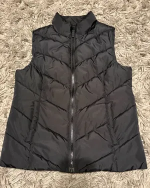 Aeropostale Black Quilted Sleeveless Puffer Vest thumbnail 1