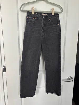 Levi’s Ribcage Straight Ankle Jeans thumbnail 2