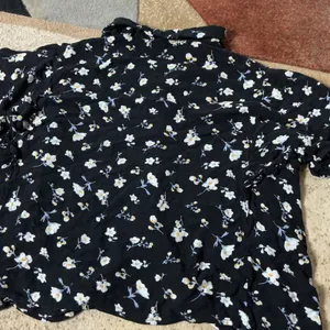 Kaylas Armoire Floral Ruffle Button Down Top Womens M Black Short Sleeve Boho thumbnail 7