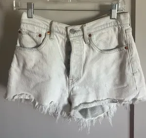 Light Wash Levi’s Shorts Denim 501 Cut-Off thumbnail 1