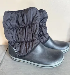 Crocs 14614 WINTER PUFF BOOT Womens Sz 10 Winter Warm Nylon Shaft Boots Black thumbnail 1
