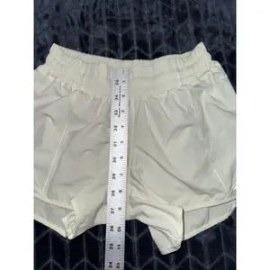 Lululemon Women Hotty Hot Low Rise UnLined Short Light Green Sz 4 thumbnail 6