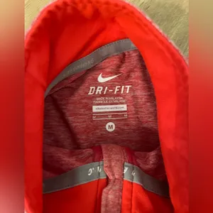 Under Armour Half Zip Top. Size medium. thumbnail 5