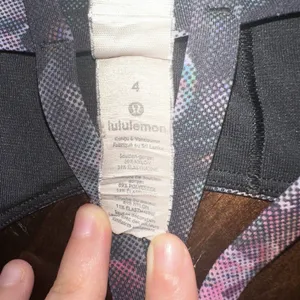 Lululemon Energy Bra Sz 4 Floral Strappy Medium Support Purple Black Women thumbnail 5