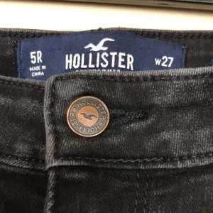 Hollister Women’s Black Denim Ultra High-Rise Mom Jean thumbnail 6