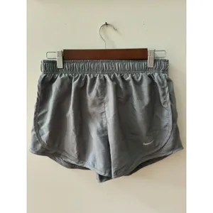Nike Dri-FIT Women’s Running Shorts Size M Gray Built-In Liner Athletic thumbnail 3