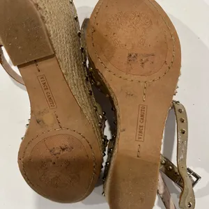 Vince Camuto Spiked, Tan, Patent Leather, Wedge Heels -‎ Size 7.5 thumbnail 9
