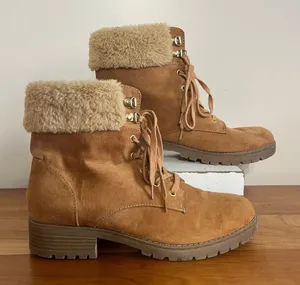 Women’s Old Navy‎ Sherpa Cuffed Lace Up Boots Size 10 Tan thumbnail 1