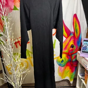 G86. Good American black maxi dress with tie waist and long sleeves. thumbnail 3