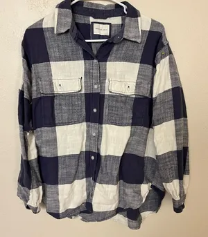 Woman’s American Eagle blue and white checkered flannel size medium thumbnail 1