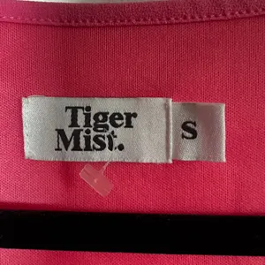 Tiger Mist Crop Top Women's Small‎ Pink O Ring Ruffles Peplum Coquette thumbnail 4
