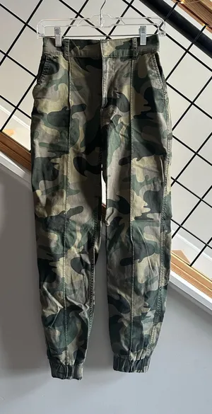 Hollister Camo Joggers thumbnail 1