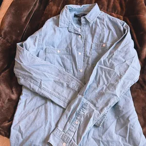 FOREVER 21 DENIM BUTTON UP LONG SLEEVE thumbnail 4