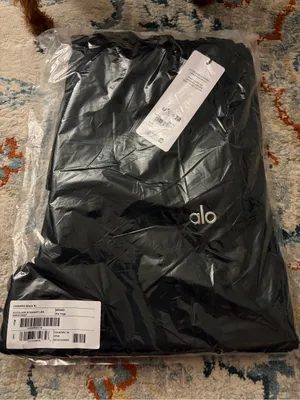 NWT Alo Yoga Accolade Hoodie & Sweatpants Matching Set Black thumbnail 6