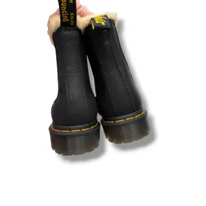 Dr. Martens 2976 Leonore‎ Chelsea Boots Womens 7 Black Faux Fur Lined Leather thumbnail 9