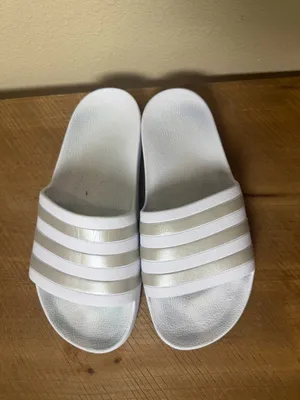 Adidas Adilette Aqua Slides in Cloud White and Platinum Metallic Size 7 thumbnail 3