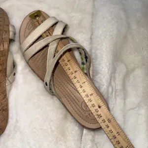 Crocs‎ A-Leigh Women's Size 10 Beige Cork Wedge Sandals Strappy Suede Like Style thumbnail 9