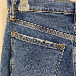 Abercrombie & Fitch | High Rise Mom Jean Raw Hem Ankle Length Size‎ 4 Long thumbnail 8
