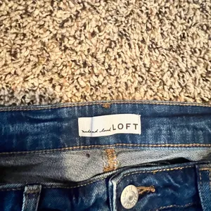 LOFT The Boot Mid Rise Bootcut Jeans Medium Wash Blue Size 28‎ 6P Petite thumbnail 2